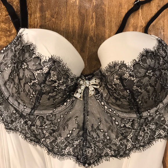 Victoria’s Secret - Picture 3 of 8